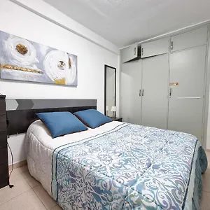 cosy-apartment-near-the-sea-in-las-americas.tenerifehoteles.net/